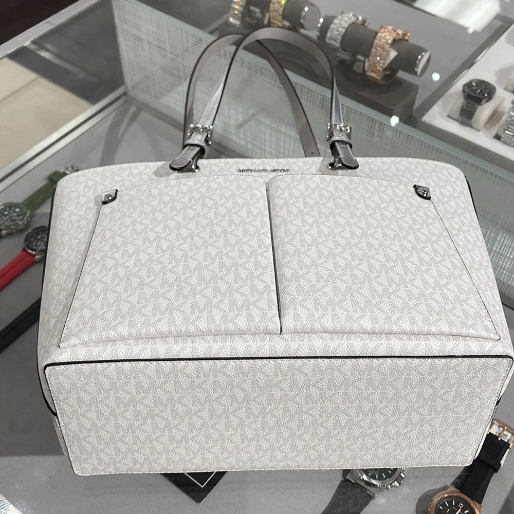 MICHAEL KORS OUTLET
Jet Set Medium Logo Pocket Tote Bag
Optic White/Silver 
NWT - Picture 11 of 16